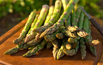 Asparagus lying on a board