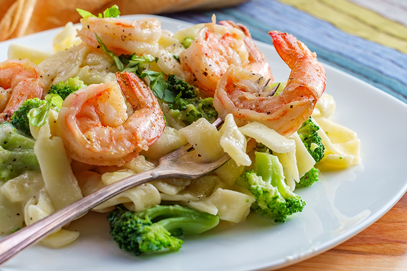 Fettuccine Alfredo with Shrimp and Broccoli – GERD / Acid Reflux-Friendly Version