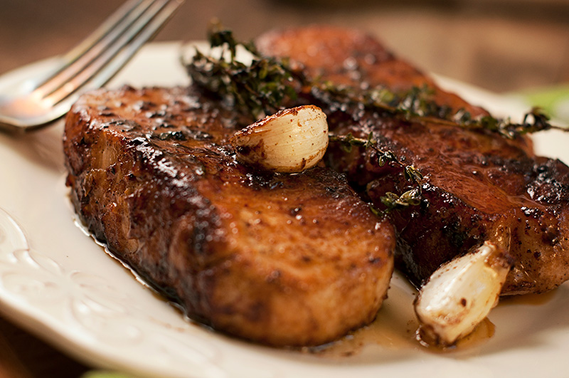 Pork Chops with Garlic Sauce