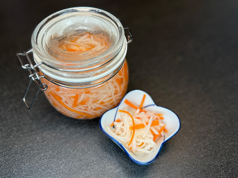 Quick Pickled Daikon – Vietnamese Ðõ Chua